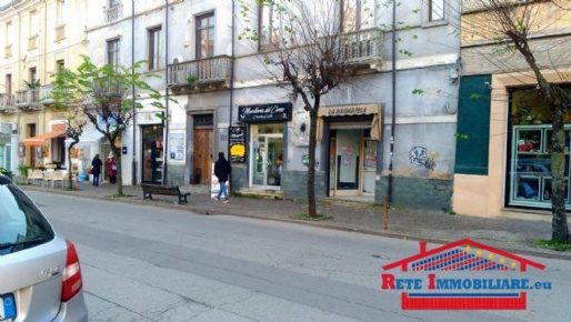 Foto Negozio in Corso Umberto, Cosenza Centro Storico di 100 m² in vendita