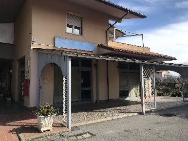 Foto Attività commerciale a Castiglione del Lago Pucciarelli di 100 m²