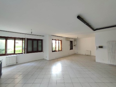 Foto Ufficio a Trezzano Rosa di 95 m² con 1 locali in affitto