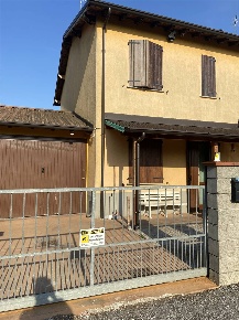 Foto Attività commerciale a Monticelli d'Ongina di 116 m² con 4 locali