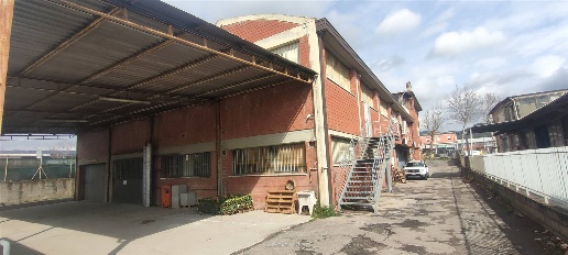 Foto Locale commerciale a Calenzano Centro di 1820 m² con 40 locali