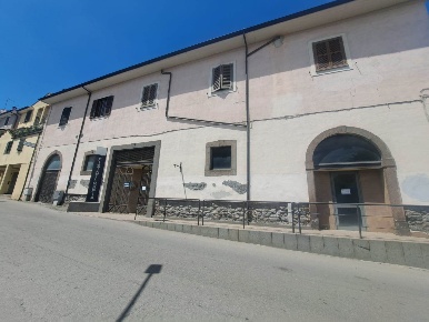 Foto Negozio in Via Dell'Ulivo, Tuscania di 540 m² in vendita