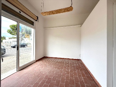 Foto Attività commerciale in Via Giordano Bruno 25, Cecina Cecina Centro