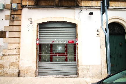 Foto Negozio in Via Mascagni 7, Martina Franca di 74 m² con 2 locali