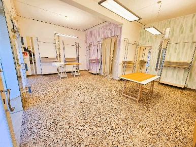 Foto Locale commerciale a Camaiore Capezzano Pianore di 64 m² con 2 locali