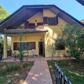 Foto Villa unifamiliare a Cervia Pinarella di 202 m² con 11 locali