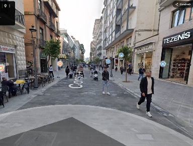 Foto Negozio in Corso Vittorio Emanuele, Salerno Centro di 90 m² in vendita
