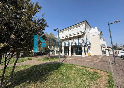 Foto Locale commerciale a Silea di 80 m² con 2 locali in vendita