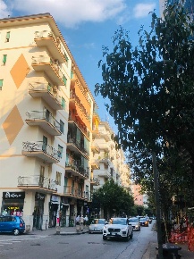 Foto Negozio in Via Trento, Salerno Pastena - Pastena Alta di 50 m²