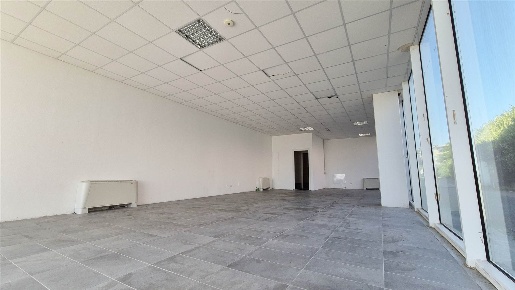 Foto Negozio a Reggio nell'Emilia Fogliano - Due Maestà di 100 m²