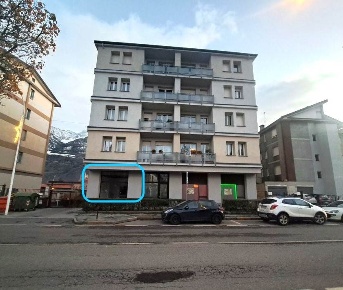 Foto Negozio in Viale Federico Chabod 64, Aosta Centro di 70 m² in vendita