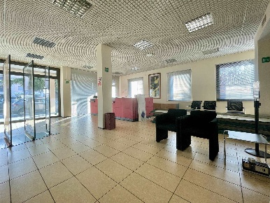 Foto Ufficio in Via Cisa 86, Borgo Virgilio Cerese di 370 m² con 5 locali