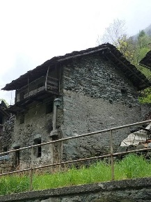 Foto Attività commerciale in Frazione Piolly 4, Pontboset di 87 m²
