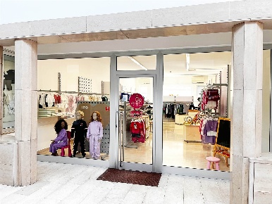 Foto Locale commerciale a Sesto Fiorentino Sesto Città di 162 m² in vendita