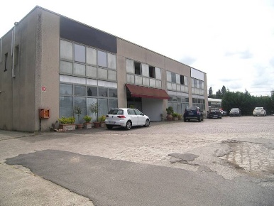 Foto Locale commerciale a Sinalunga di 1250 m² con 2 locali in vendita