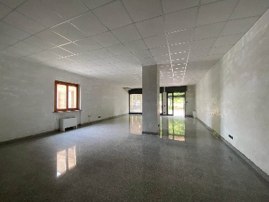 Foto Negozio a Rottofreno Centro di 135 m² con 1 locali in affitto