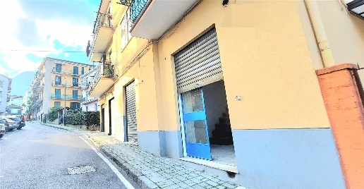 Foto Negozio a Cava de' Tirreni Centro di 20 m² con 1 locali in affitto