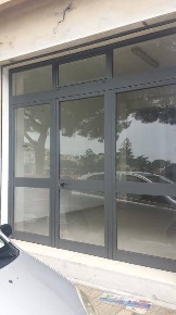 Foto Locale commerciale in Viale Italia, Messina di 120 m² con 2 locali