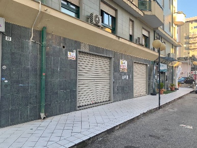 Foto Locale commerciale a Cosenza Panebianco - Tribunale di 119 m²