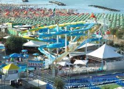 Foto Hotel a Rimini di 800 m² con 17 locali in vendita