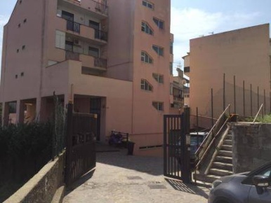Foto Magazzino in Via S. Carlo Valle degli Angeli, Messina Provinciale