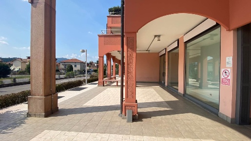 Foto Negozio in VIA ZAPPELLO  B8-B9, Villa d'Adda Centro di 255 m²