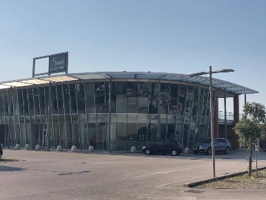 Foto Attività commerciale in VIA PIZZARDETO, Loreto Le Grotte di 1010 m²