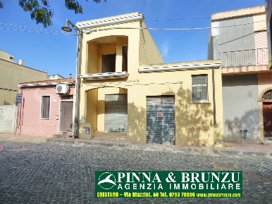 Foto Attività commerciale in ROMA  75, Baratili San Pietro di 199 m²