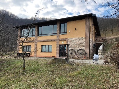 Foto Attività commerciale a Cecima di 398 m² con 11 locali in vendita