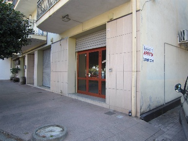 Foto Locale commerciale in VIALE DEI NORMANNI 82-84, Corigliano-Rossano
