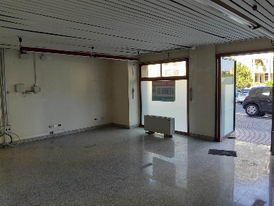 Foto Negozio in via Danimarca, Quartu Sant'Elena Quartu di 100 m²