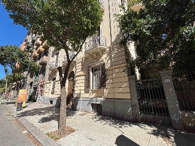 Foto Ufficio a Palermo Politeama - Ruggiero Settimo di 145 m² con 5 locali