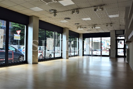 Foto Negozio a Varese Centro di 240 m² con 2 locali in vendita