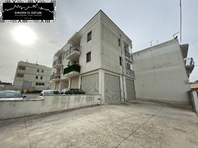 Foto Locale commerciale a Ostuni di 90 m² con 1 locali in vendita