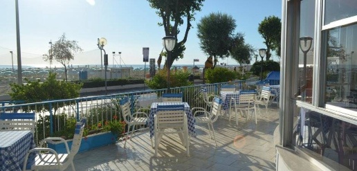 Foto Hotel a Rimini di 1300 m² con 52 locali in vendita