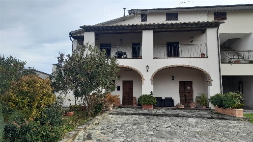 Foto Cessione attività a Castel del Piano Centro di 560 m² con 6 locali