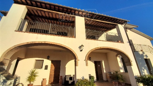 Foto Cessione attività a Castel del Piano Centro di 560 m² con 6 locali