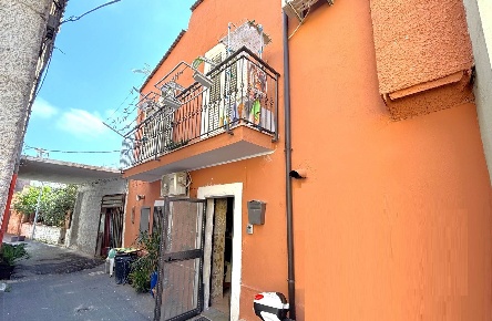 Foto Casa indipendente in Via Vittorio Emanuele, Mondragone di 75 m²