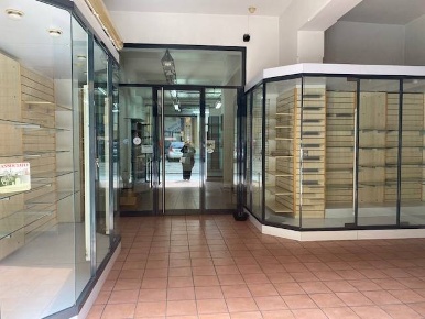 Foto Negozio in Via Firenzuola, Prato Centro Storico - Duomo di 200 m²