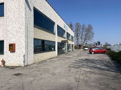 Foto Locale commerciale in Via Campo Romano 38/40, Spirano di 760 m²