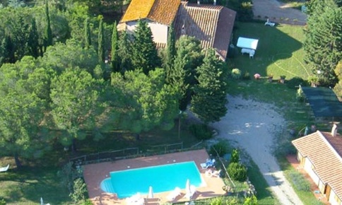 Foto Agriturismo a Follonica Valpiana di 560 m² con 19 locali in vendita