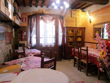 Foto Ristorante a Torrita di Siena di 200 m² con 5 locali in vendita