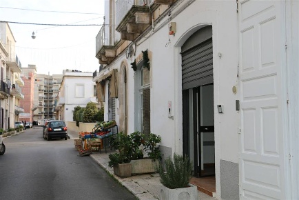 Foto Negozio in Via Berardo Leone 10, Martina Franca di 45 m² con 1 locali