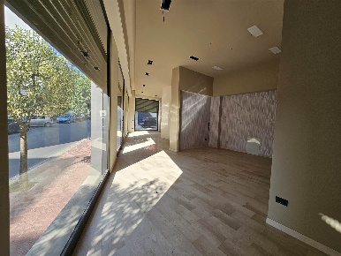 Foto Locale commerciale a Altamura di 240 m² con 4 locali in vendita
