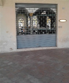 Foto Negozio in Piazza Del Popolo, San Severino Marche Centro di 24 m²