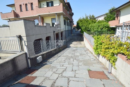 Foto Locale commerciale a Gragnano Trebbiense di 355 m² con 1 locali