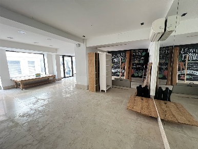 Foto Negozio a Chioggia Sottomarina di 90 m² con 1 locali in vendita
