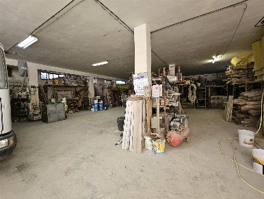 Foto Magazzino a Mesagne di 252 m² con 1 locali in vendita