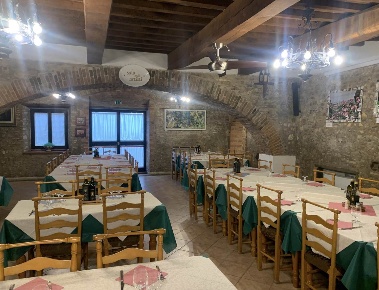 Foto Attività commerciale a Montespertoli di 260 m² con 10 locali