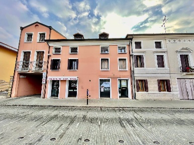 Foto Negozio in PIAZZA G. MATTEOTTI 9, Concordia Sagittaria Centro di 57 m²